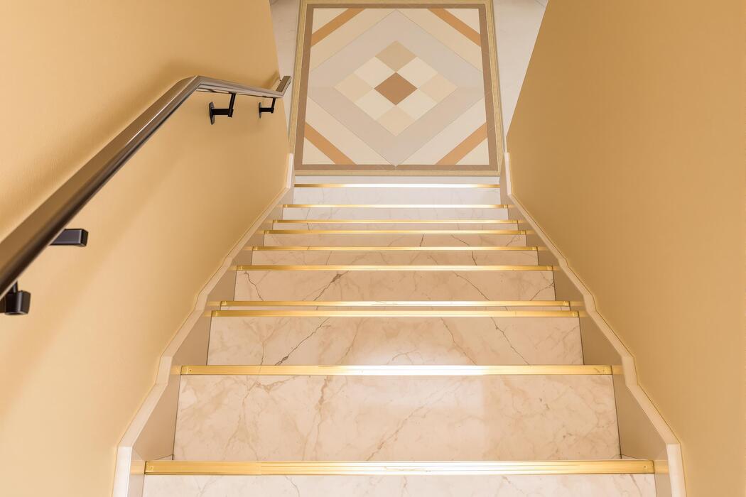 staircase vinyl flooring